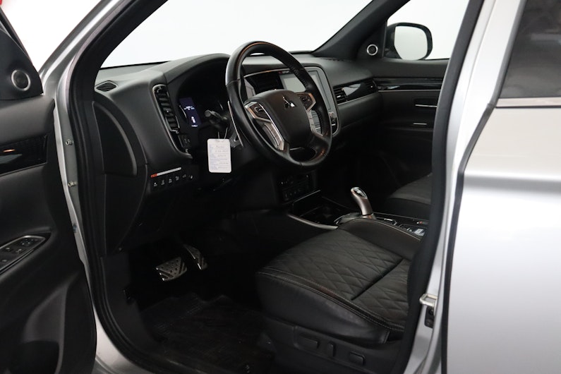 Vehicle image MITSUBISHI OUTLANDER