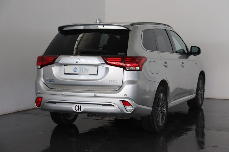 Vehicle image MITSUBISHI OUTLANDER