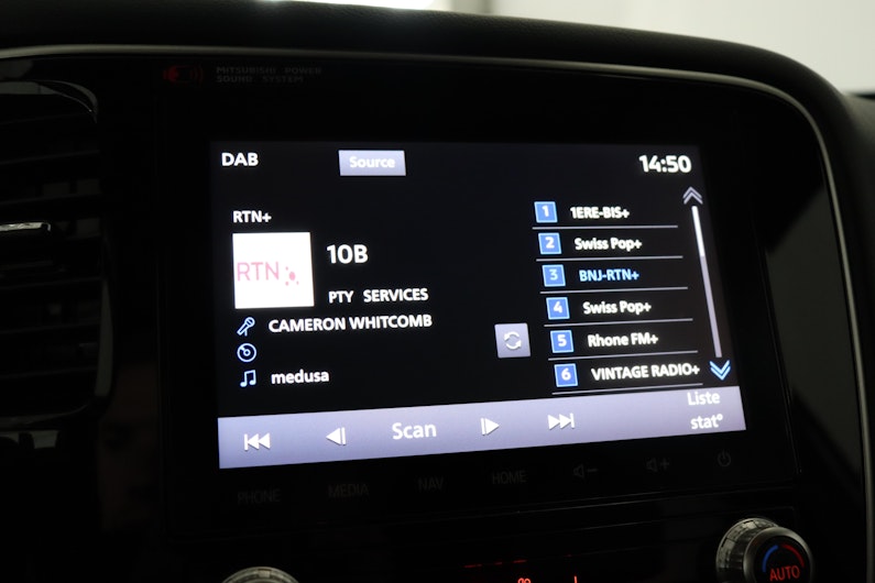 Vehicle image MITSUBISHI OUTLANDER