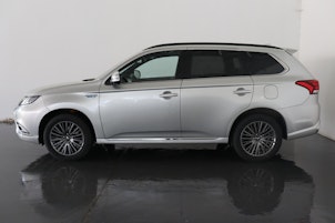Vehicle image MITSUBISHI Outlander 2.4 PHEV Diamond S-Edition