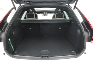 Vehicle image VOLVO XC60 2.0 T6 TE Ultra Bright eAWD