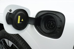 Vehicle image VOLVO XC60 2.0 T6 TE Ultra Bright eAWD