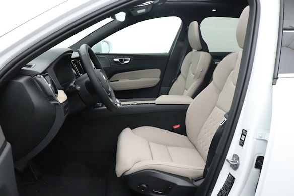 VOLVO XC60 2.0 T6 TE Ultra Bright eAWD 2