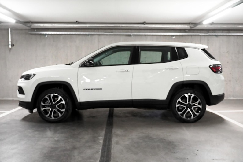Vehicle image JEEP COMPASS