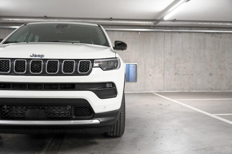 Vehicle image JEEP COMPASS