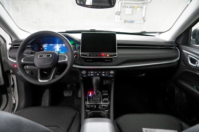 Vehicle image JEEP COMPASS