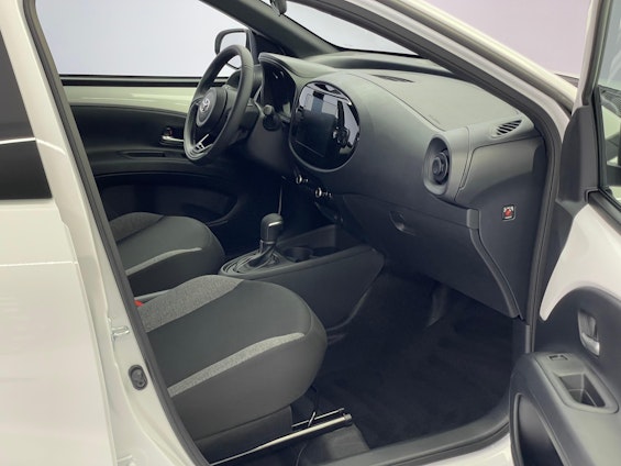 Vehicle image 7