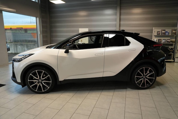 Vehicle image 2