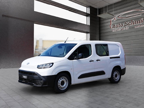 First vehicle image
