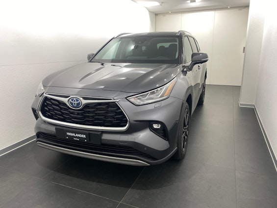 First vehicle image