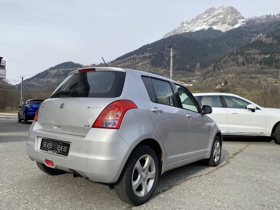 Vehicle image 6 Vehicle image 6