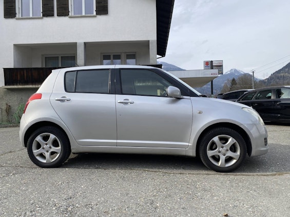 Vehicle image 5 Vehicle image 5