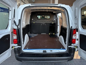 Vehicle image OPEL -e Cargo 2.4 t Electric