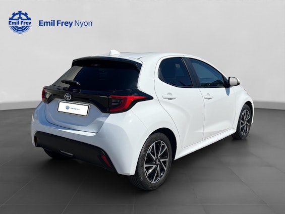 Vehicle image 5