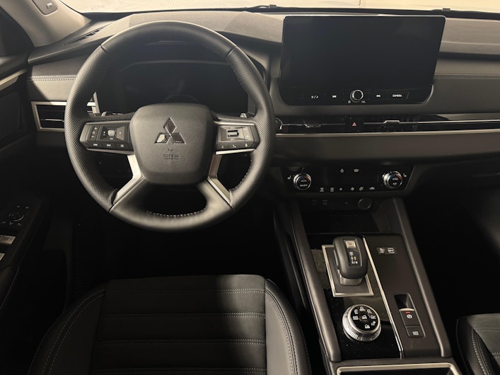 Vehicle image MITSUBISHI OUTLANDER