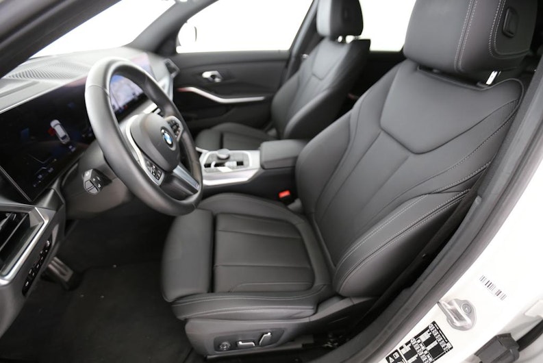 Vehicle image BMW 3 SERIES