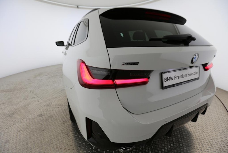 Vehicle image BMW 3 SERIES