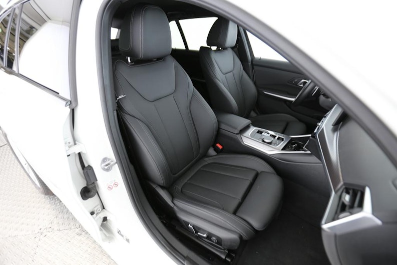 Vehicle image BMW 3 SERIES