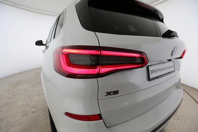 Vehicle image BMW X5