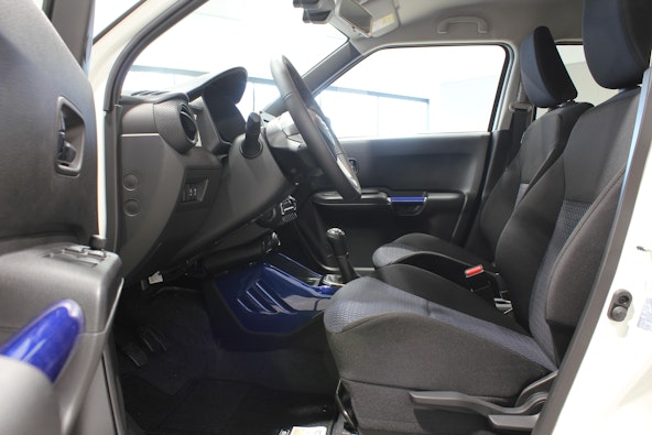 Vehicle image 6
