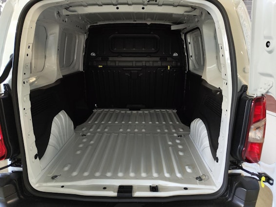 Vehicle image 9 Vehicle image 9