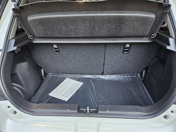 Vehicle image 6 Vehicle image 6