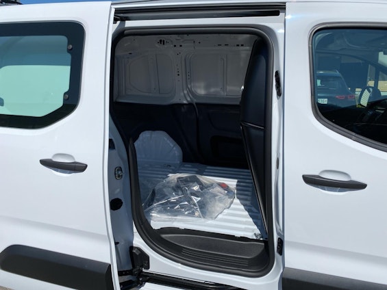 Vehicle image 8 Vehicle image 8