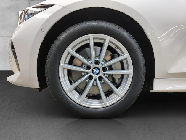 BMW 330d xDrive SAG