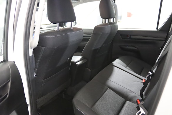 TOYOTA Hilux Double Cab.-Pick-up 2.8 D-4D 204 Comfort 3