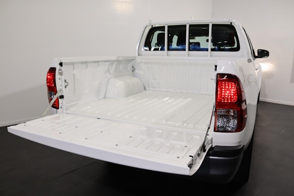 TOYOTA Hilux Double Cab.-Pick-up 2.8 D-4D 204 Comfort 2