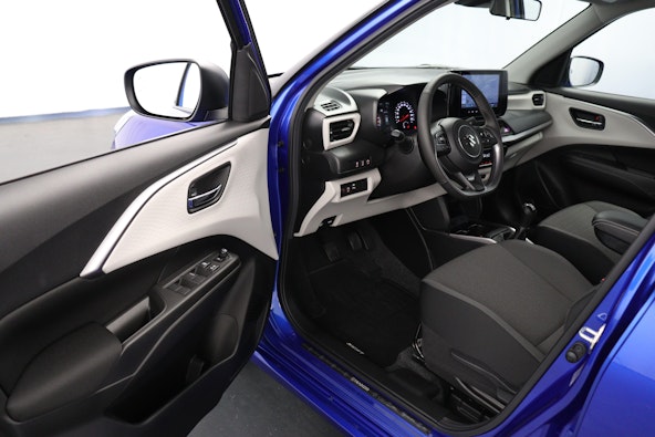 Vehicle image 14