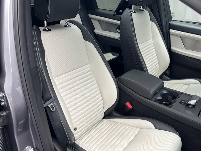 Vehicle image LAND ROVER DISCOVERY SPORT