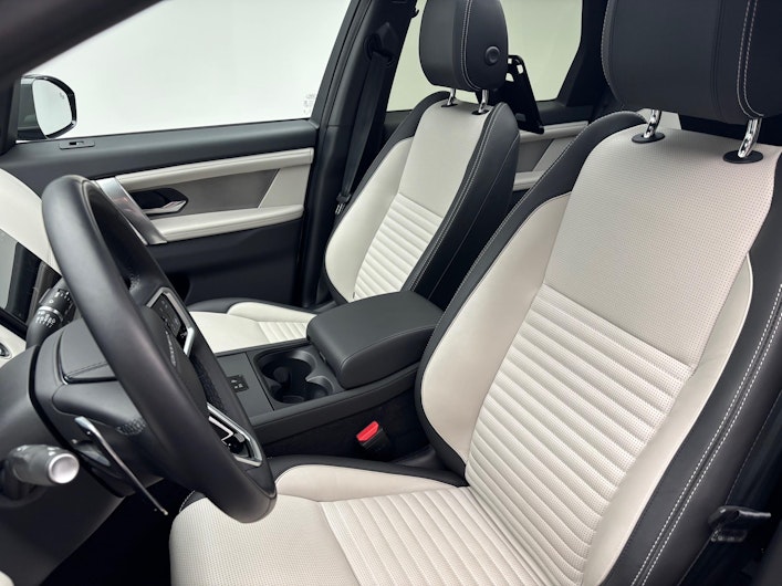 Vehicle image LAND ROVER DISCOVERY SPORT