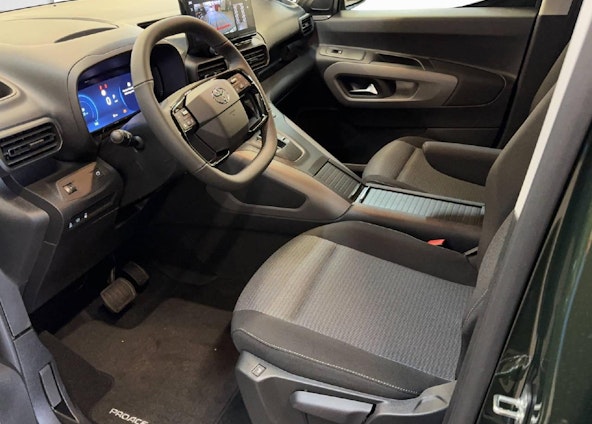 Vehicle image 4 Vehicle image 4