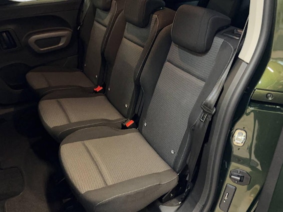 Vehicle image 7 Vehicle image 7