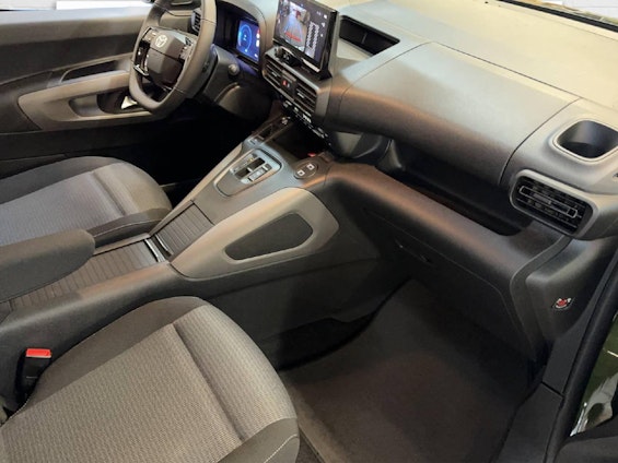 Vehicle image 6 Vehicle image 6