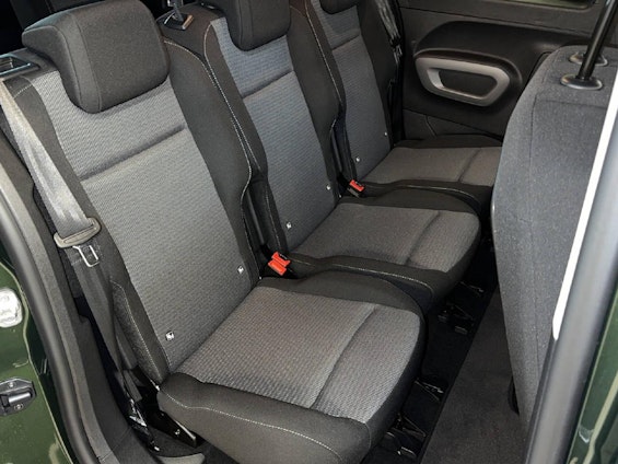 Vehicle image 8 Vehicle image 8