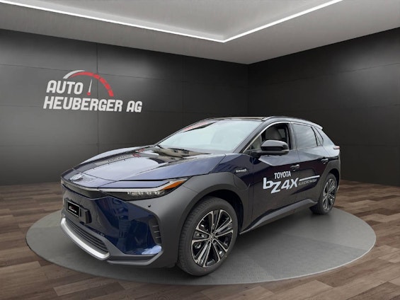 First vehicle image