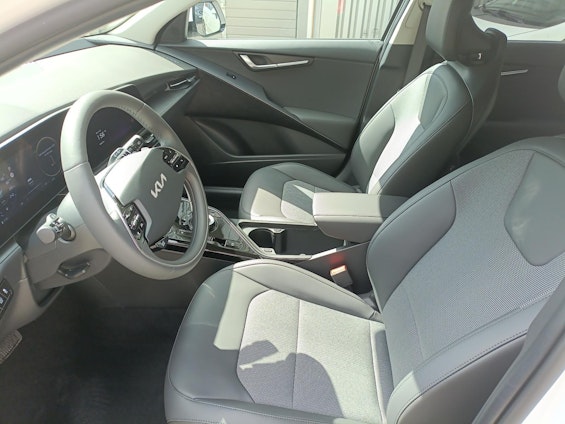 Vehicle image 4 Vehicle image 4