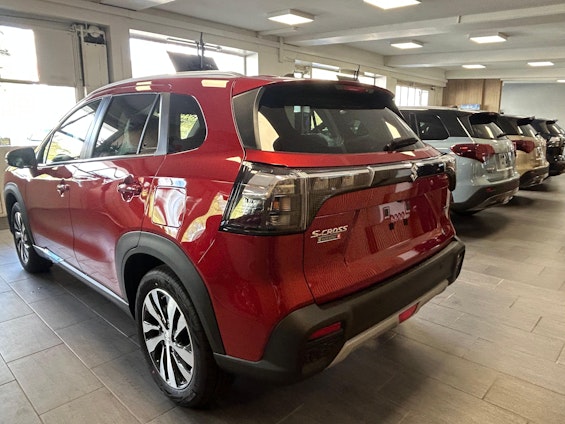 Vehicle image 5