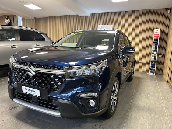 Vehicle image 4