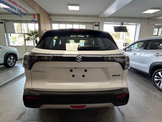Vehicle image 6