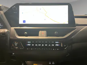 Lexus UX 300h F-Line