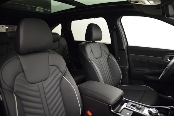 Vehicle image 14
