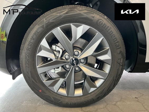 Vehicle image 13 Vehicle image 13