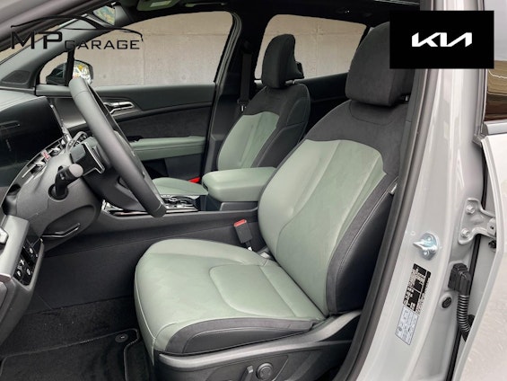 Vehicle image 10 Vehicle image 10