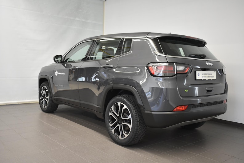 Vehicle image JEEP COMPASS