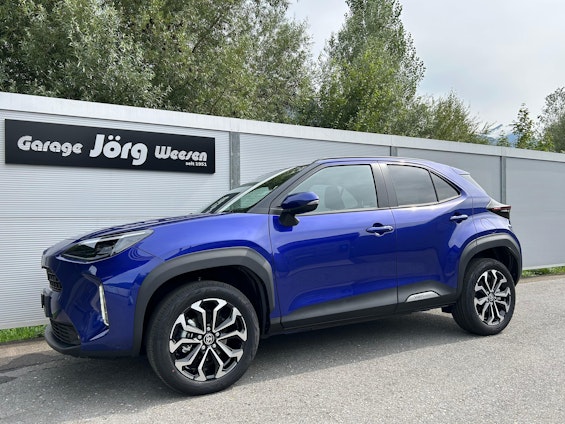 First vehicle image
