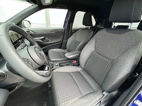 Vehicle image 6