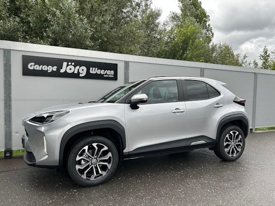 First vehicle image